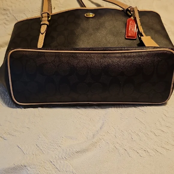 Coach Brown Tan Tote Bag PurseWomen Shoulder Barely Used 16 X 12 Signature